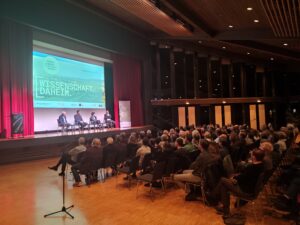 Die Stadthalle Lauffen war ein passender Veranstaltungsort für ein so großes und gut besuchtes Heimspiel. 